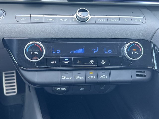 Certified 2025 Hyundai Elantra SEL FWD image 23