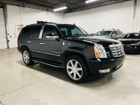 Used 2007 Cadillac Escalade AWD w/ Information Package image 4