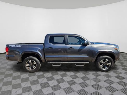 Used 2017 Toyota Tacoma TRD Sport w/ Tow Package (A/T) AWD/4WD image 6