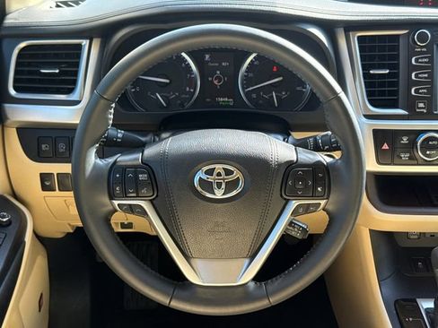 Used 2019 Toyota Highlander Limited FWD image 15