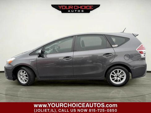 Used 2017 Toyota Prius V Five image 2