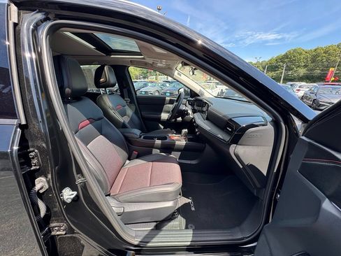 Used 2025 Nissan Kicks SR w/ SR Premium Package AWD/4WD image 24