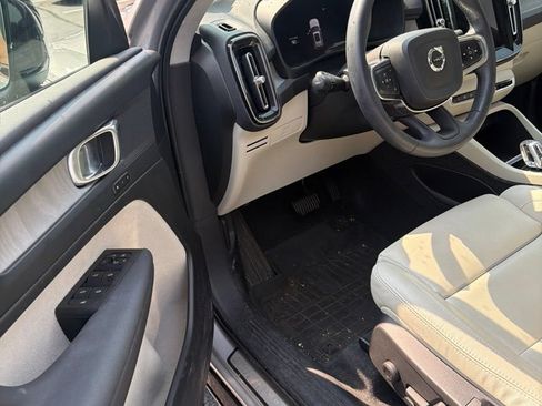Certified 2024 Volvo XC40 B5 Plus AWD/4WD image 11