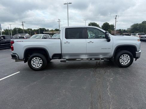 Used 2022 Chevrolet Silverado 3500 LT w/ Convenience Package AWD/4WD image 6