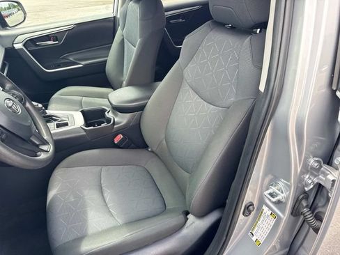 Used 2025 Toyota RAV4 XLE AWD/4WD image 27