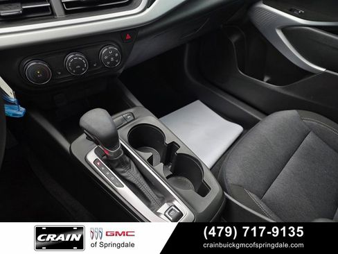 Used 2025 Chevrolet Trax LS w/ LS Convenience Package FWD image 19