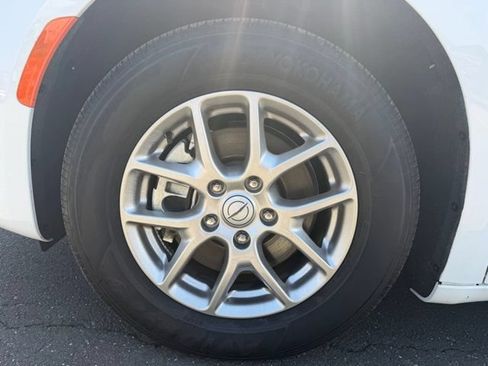 Certified 2025 Chrysler Pacifica Select FWD image 32