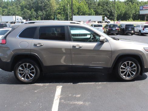 Used 2020 Jeep Cherokee Latitude Plus FWD image 5