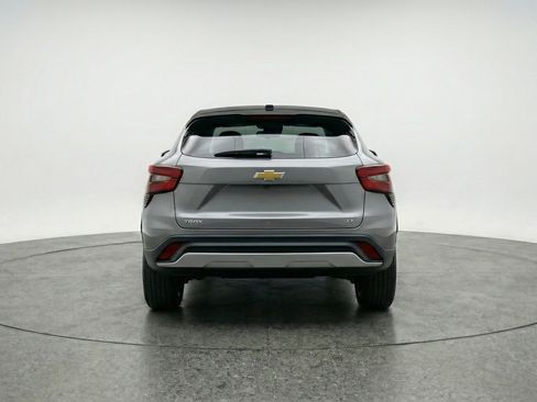 Used 2025 Chevrolet Trax LT FWD image 7