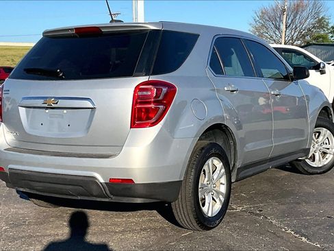 Used 2017 Chevrolet Equinox LS FWD image 2