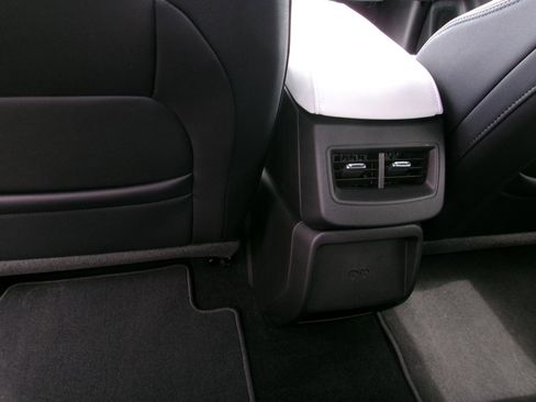 Used 2025 Chevrolet Equinox EV LT FWD image 13