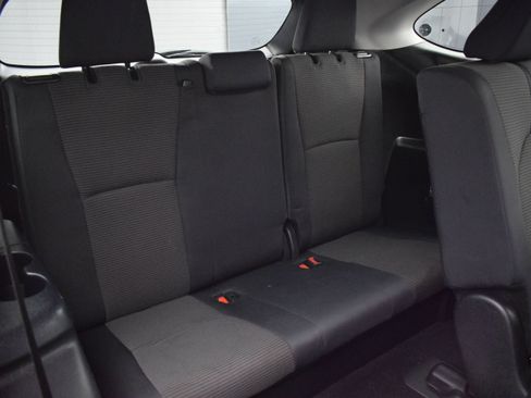 Used 2024 Toyota Highlander LE AWD/4WD image 12