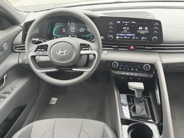 New 2026 Hyundai Elantra Hybrid FWD image 24