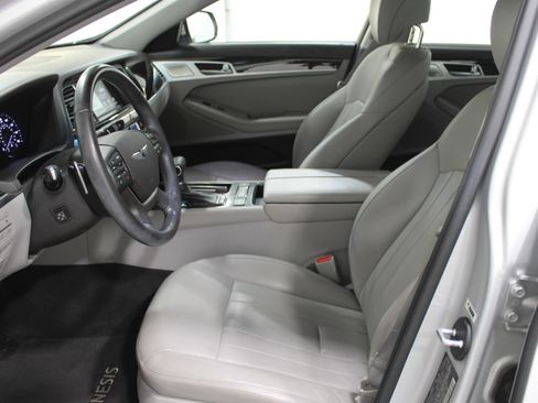 Used 2018 Genesis G80 3.8 w/ Option Group 02 image 3