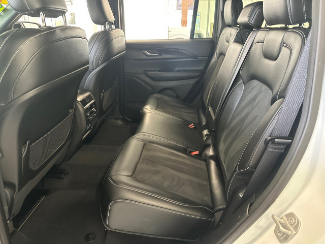 Used 2024 Jeep Grand Cherokee Altitude AWD/4WD image 28