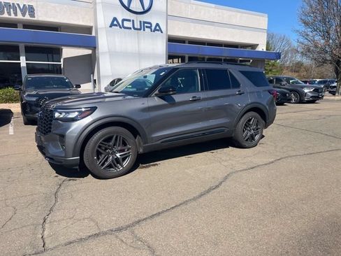 Used 2025 Ford Explorer ST-Line w/ ST-Line Street Pack AWD/4WD image 32