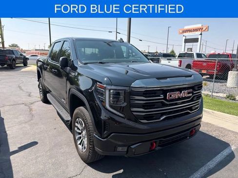 Used 2022 GMC Sierra 1500 AT4 w/ AT4 Premium Package AWD/4WD image 3