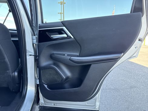 Used 2022 Mitsubishi Outlander ES image 36