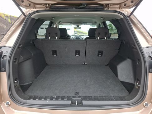 Used 2019 Chevrolet Equinox LS w/ LS Convenience Package AWD/4WD image 29