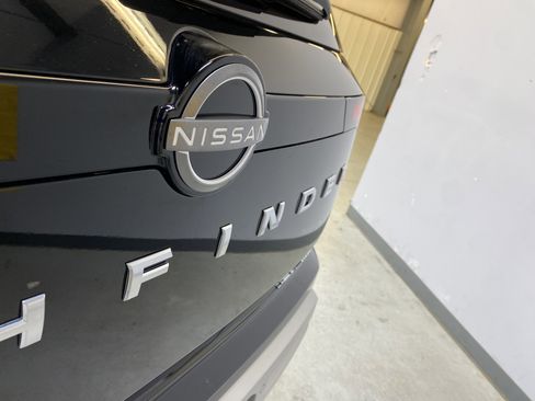 Used 2024 Nissan Pathfinder SL image 16