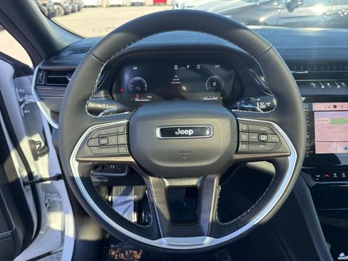 Used 2026 Jeep Grand Cherokee Limited w/ Limited Altitude Package AWD/4WD image 10