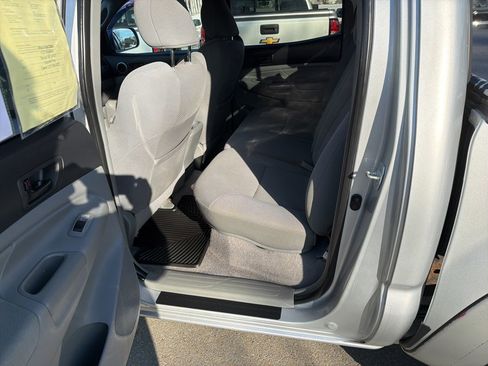 Used 2011 Toyota Tacoma 4WD Double V6 AT (Natl) w/ TRD Sport Pkg image 5