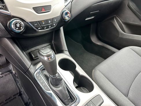 Used 2017 Chevrolet Cruze LS image 15