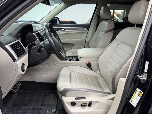 Used 2022 Volkswagen Atlas SEL Premium image 19