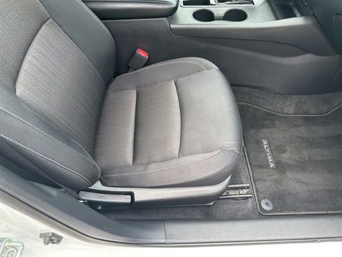 Used 2025 Nissan Altima 2.5 SV FWD image 12