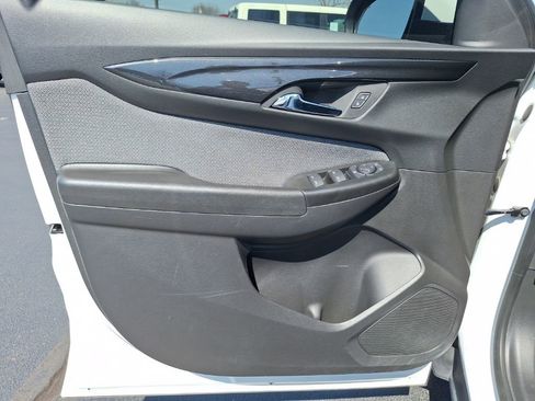 Used 2024 Chevrolet TrailBlazer LT w/ LT Cold Weather Package image 2