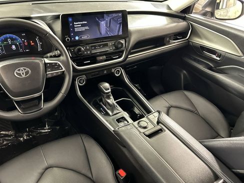 Used 2025 Toyota Grand Highlander AWD image 22