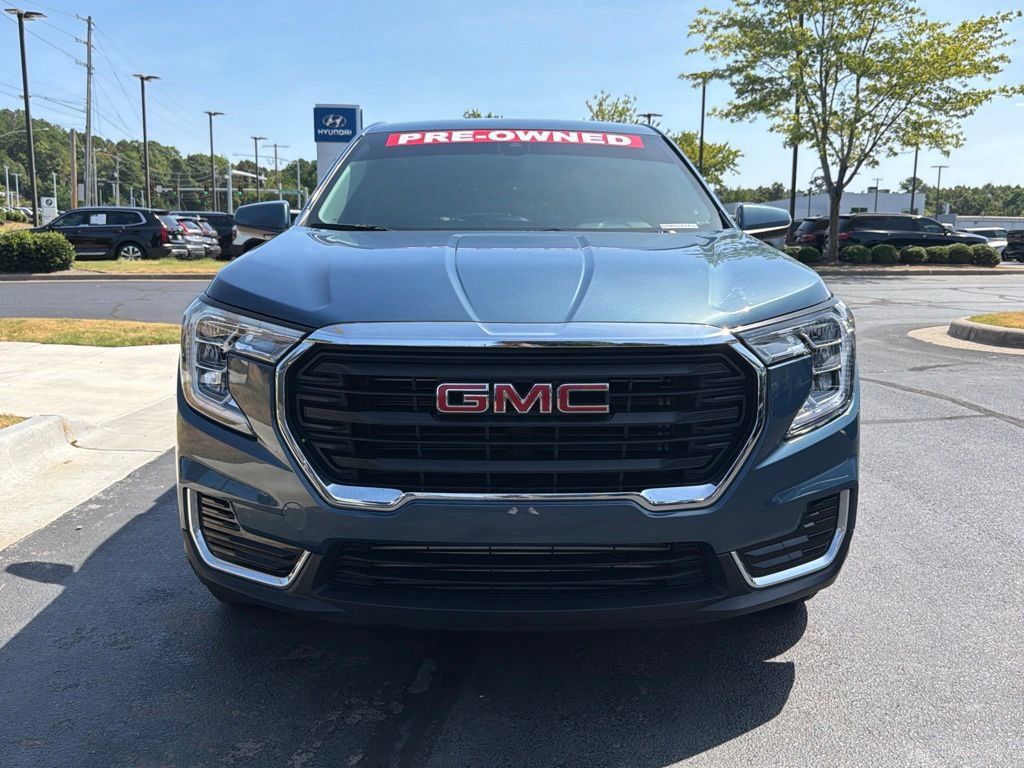 Used 2024 GMC Terrain SLE FWD image 3