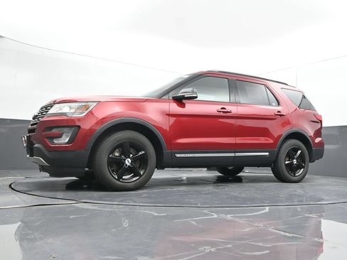 Used 2016 Ford Explorer XLT w/ Equipment Group 202A AWD/4WD image 27
