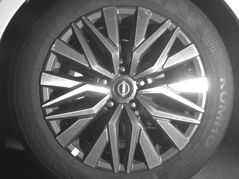 Used 2025 Nissan Altima 2.5 SV FWD image 12