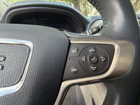 Used 2021 GMC Acadia Denali w/ Denali Technology Package FWD image 20