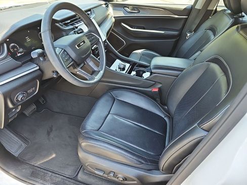 Used 2023 Jeep Grand Cherokee L Limited w/ Luxury Tech Group II AWD/4WD image 18