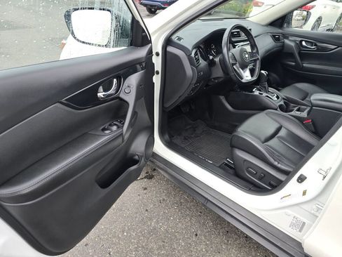 Used 2018 Nissan Rogue SL w/ Premium Package image 19