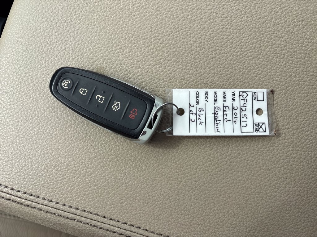 Used 2016 Ford Expedition Limited w/ Equipment Group 301A AWD/4WD image 16