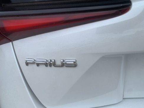 Used 2021 Toyota Prius L Eco FWD image 14