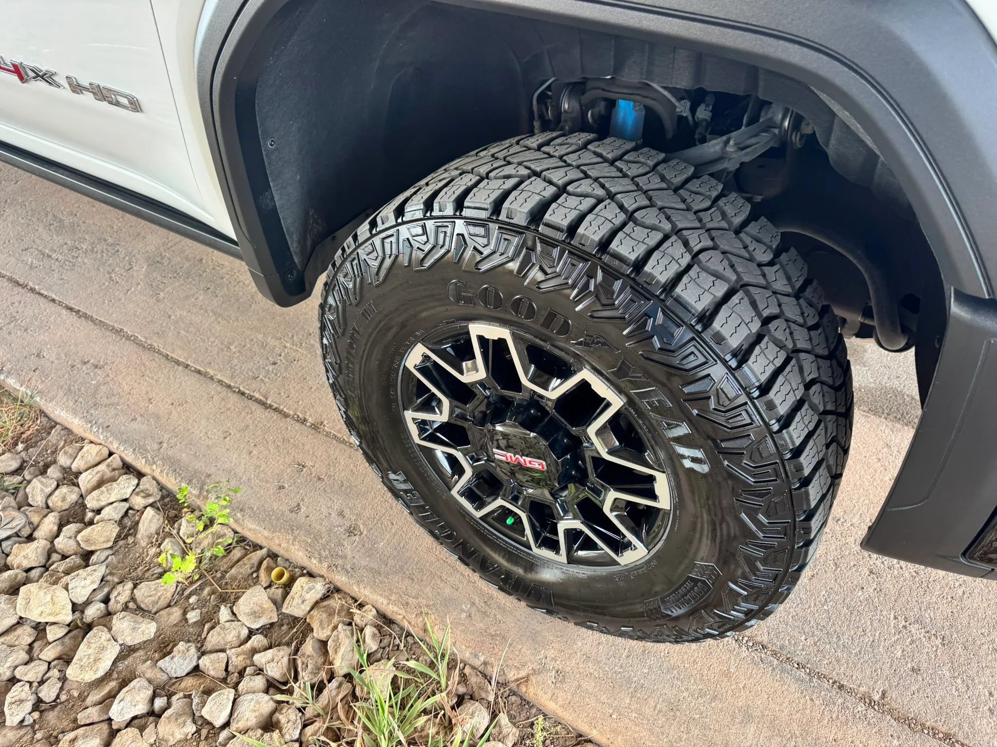 Used 2026 GMC Sierra 2500 AT4X AWD/4WD image 31