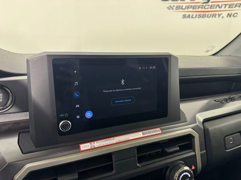 Used 2025 Toyota Tacoma SR5 AWD/4WD image 17
