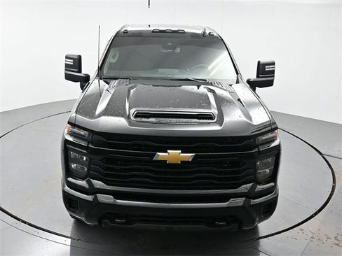 Used 2024 Chevrolet Silverado 2500 Custom w/ Custom Value Package image 18