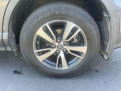 Used 2017 Toyota RAV4 XLE FWD image 7