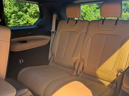 Used 2024 Jeep Grand Cherokee L Summit w/ Luxury Tech Group V AWD/4WD image 9