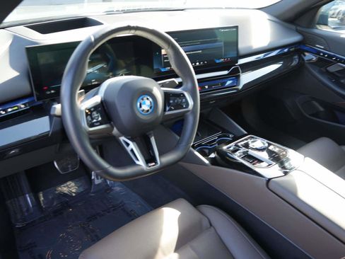 Used 2025 BMW i5 xDrive40 w/ Executive Package image 11