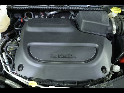 Used 2023 Chrysler Voyager LX FWD image 22