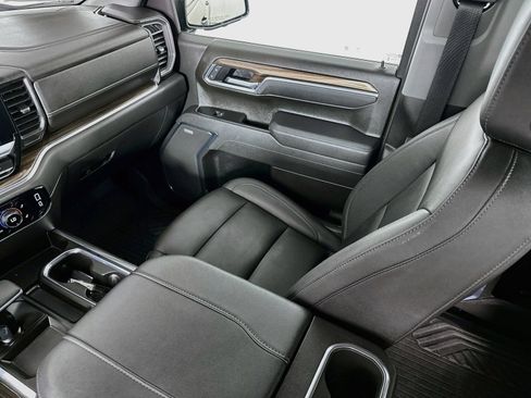 Used 2025 Chevrolet Silverado 1500 LT Trail Boss w/ LT Trail Boss Premium Package AWD/4WD image 24