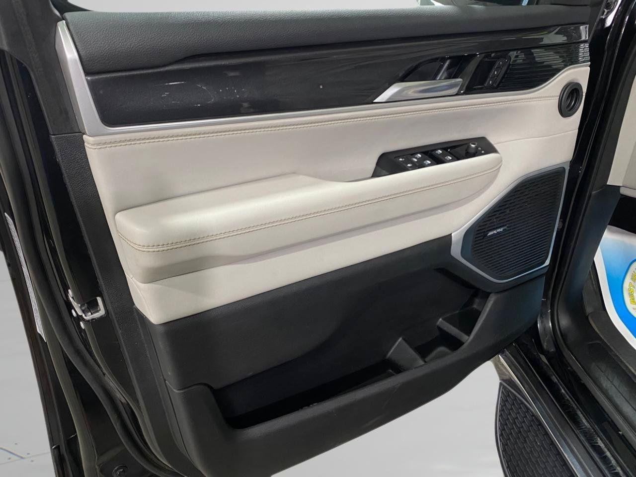 Used 2022 Jeep Wagoneer Series I w/ Premium Group I AWD/4WD image 21