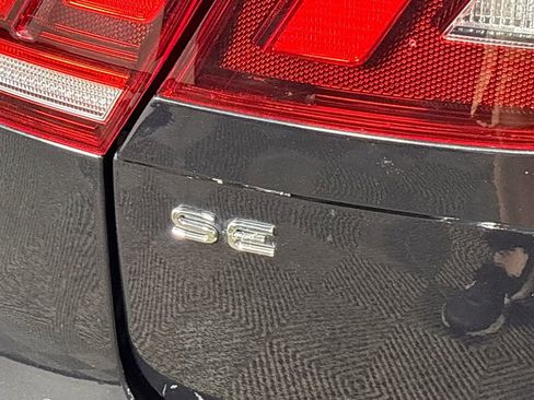 Used 2022 Volkswagen Tiguan SE image 24