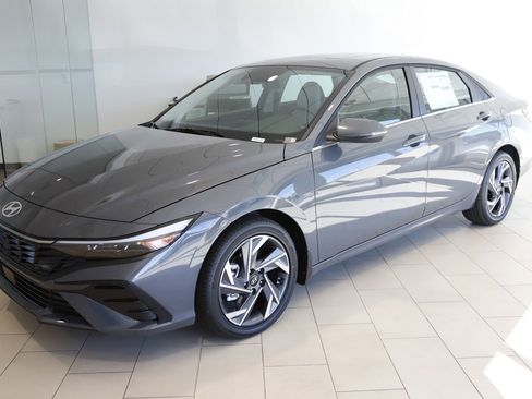 New 2026 Hyundai Elantra Limited FWD image 6